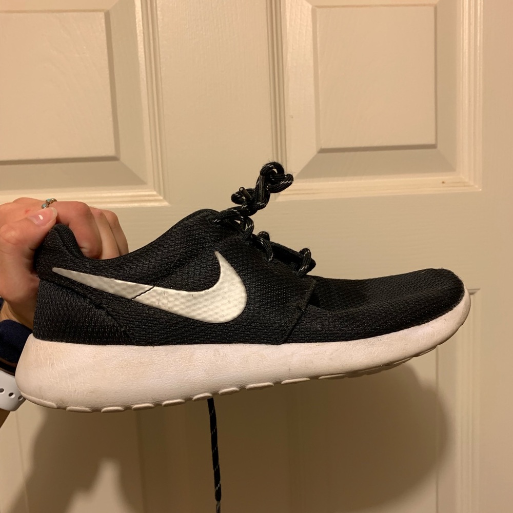 Nike Roshe Run Black 8.5